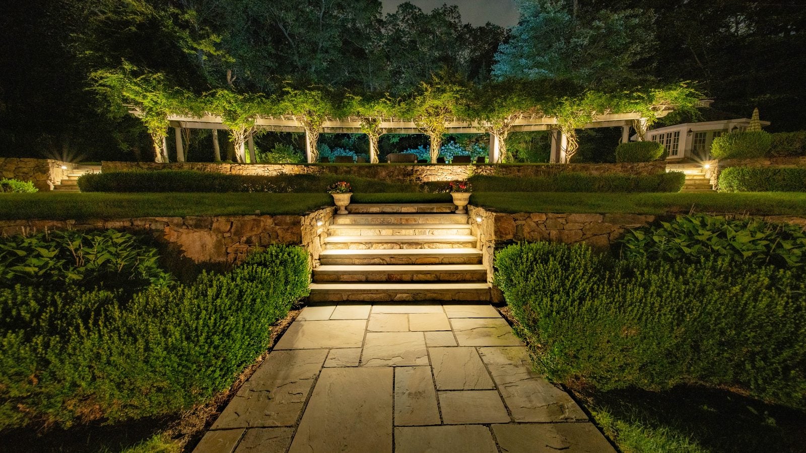 Outdoor lighting install by Unique Outdoor Lighting