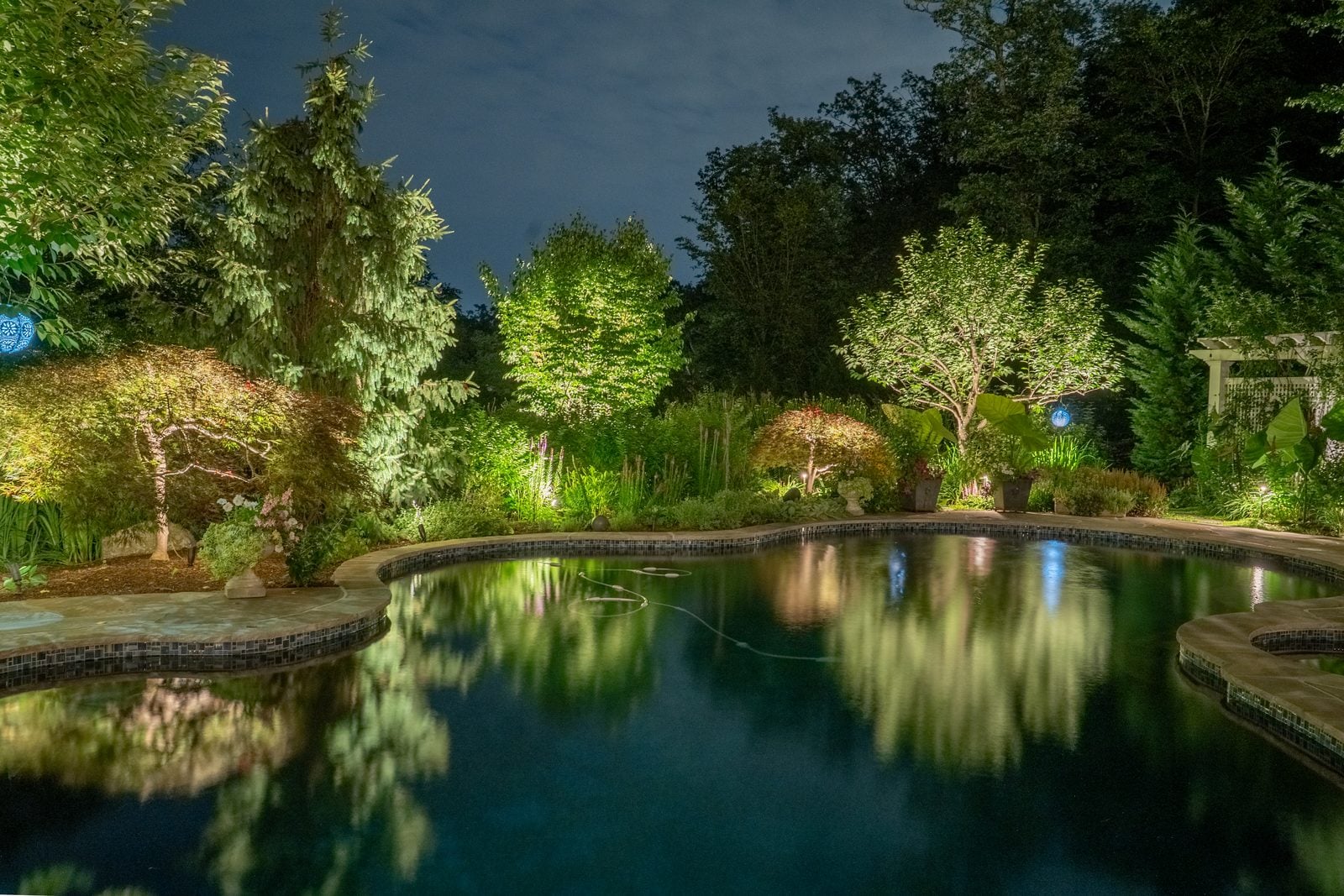 Landscape lighting install by Unique Outdoor Lighting