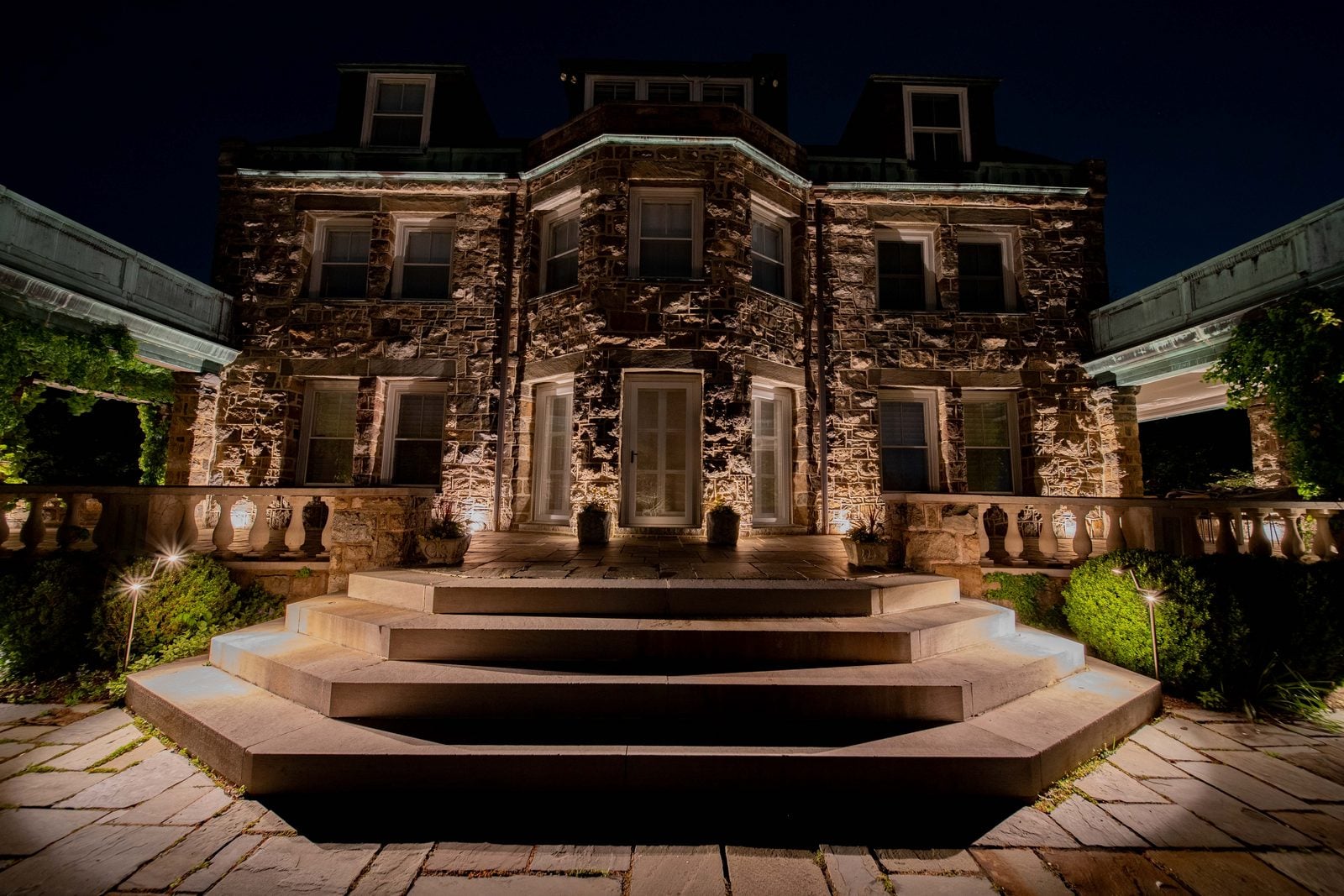 Landscape lighting install by Unique Outdoor Lighting