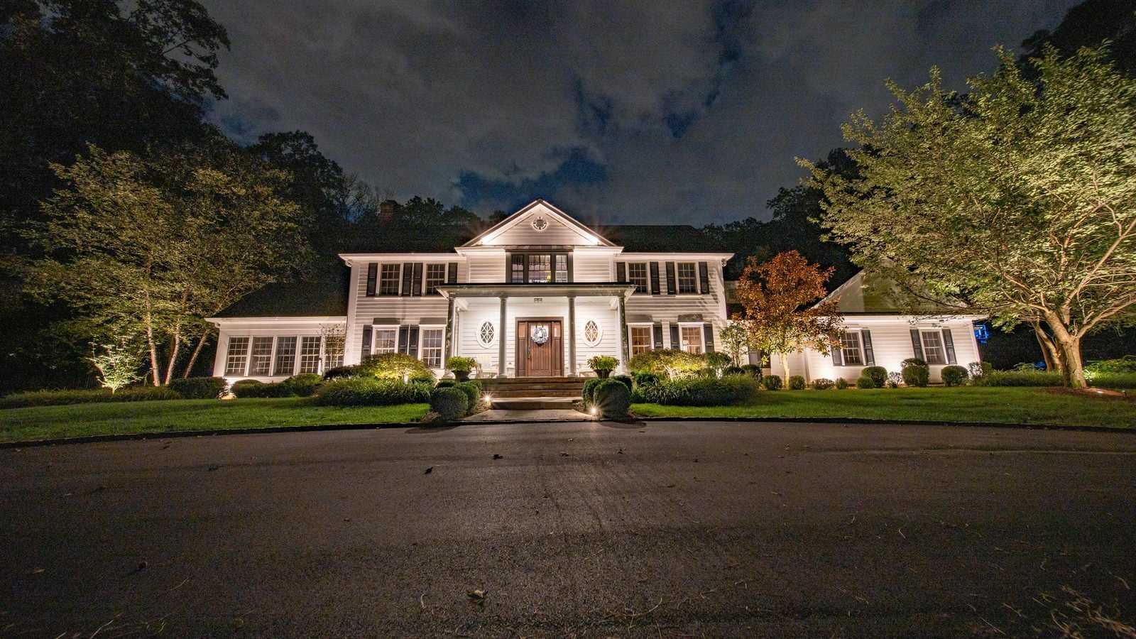 Landscape lighting install by Unique Outdoor Lighting