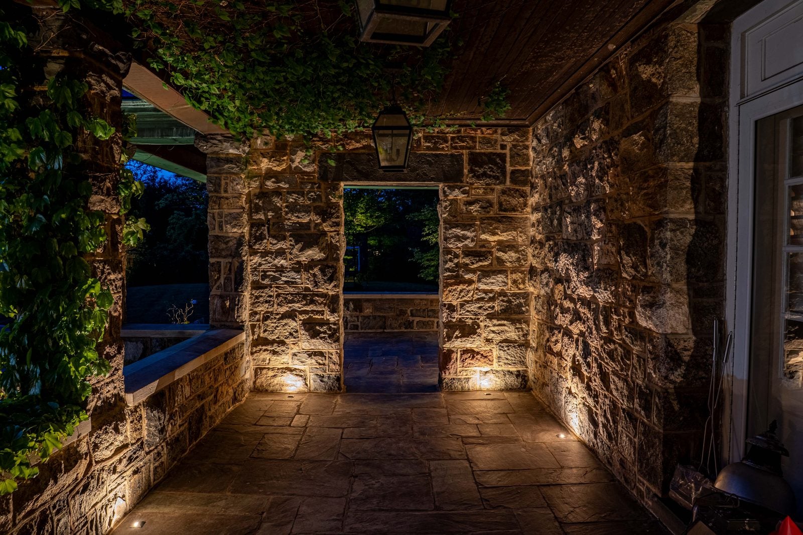 Outdoor lighting install by Unique Outdoor Lighting
