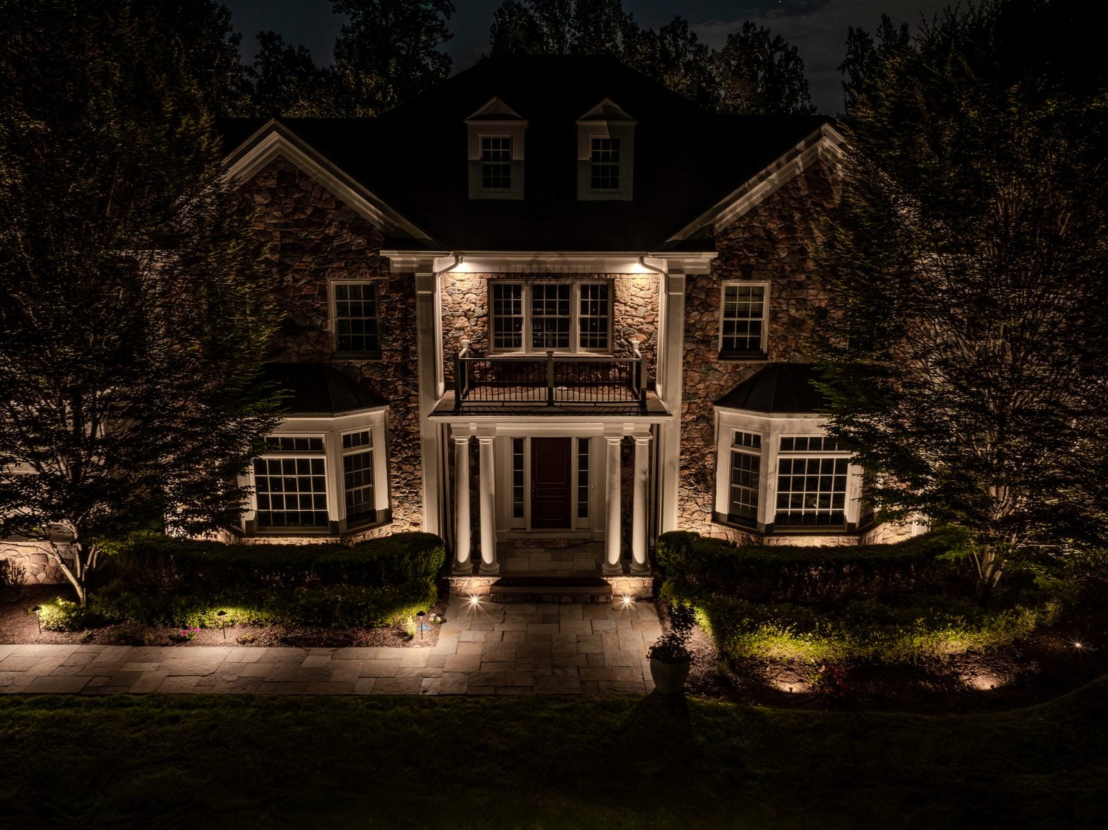 Outdoor lighting install by Unique Outdoor Lighting
