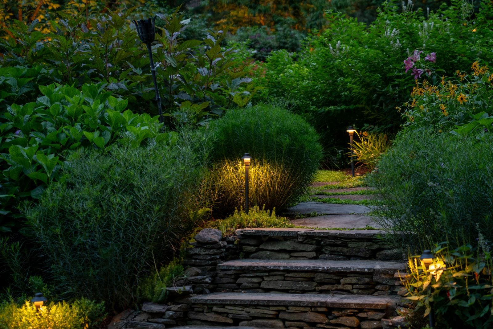 Landscape lighting install by Unique Outdoor Lighting
