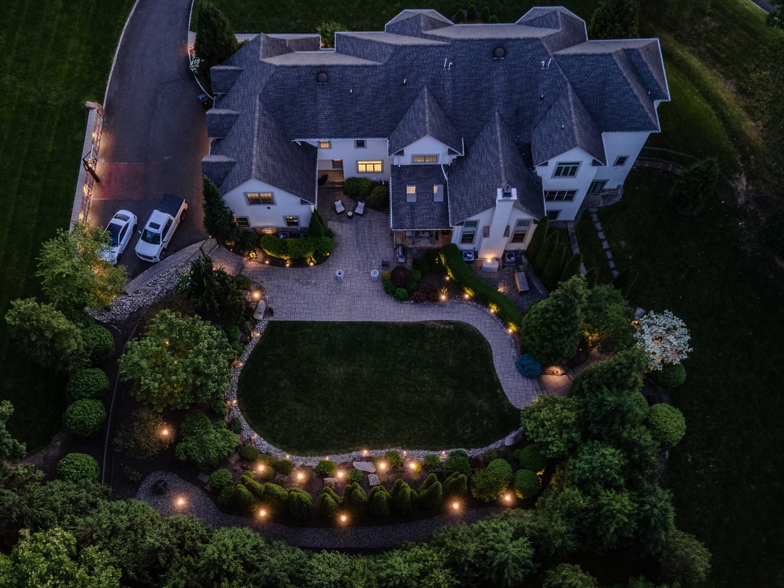 Landscape lighting install by Unique Outdoor Lighting