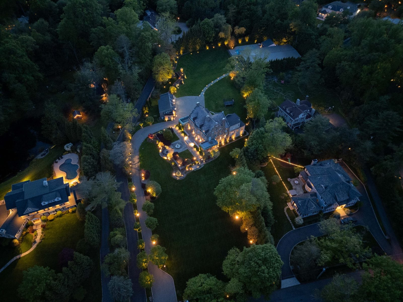 Landscape lighting install by Unique Outdoor Lighting